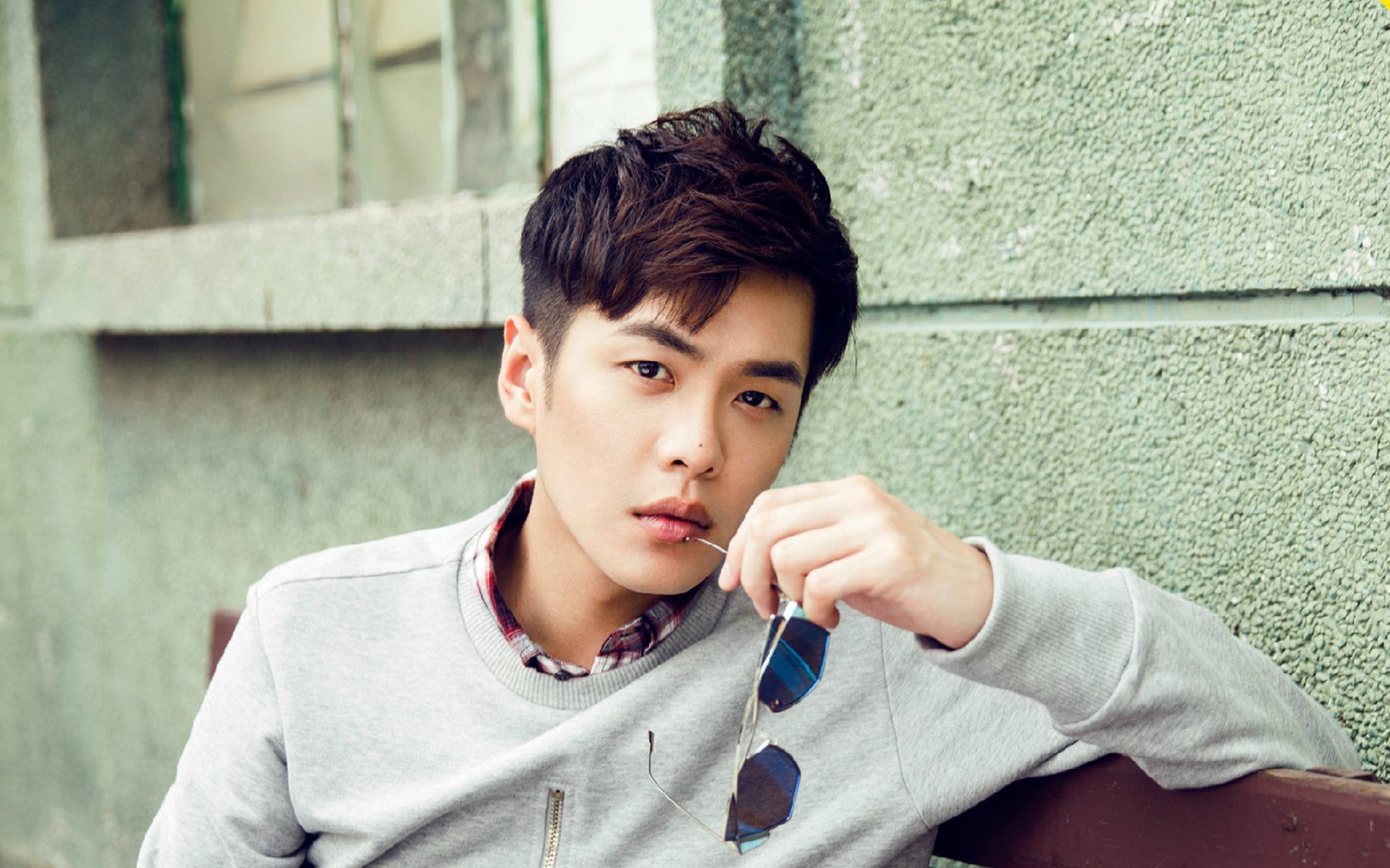 _极地冰川徒步：感受大自然的震撼_，极地冰川主要在南极还是北极