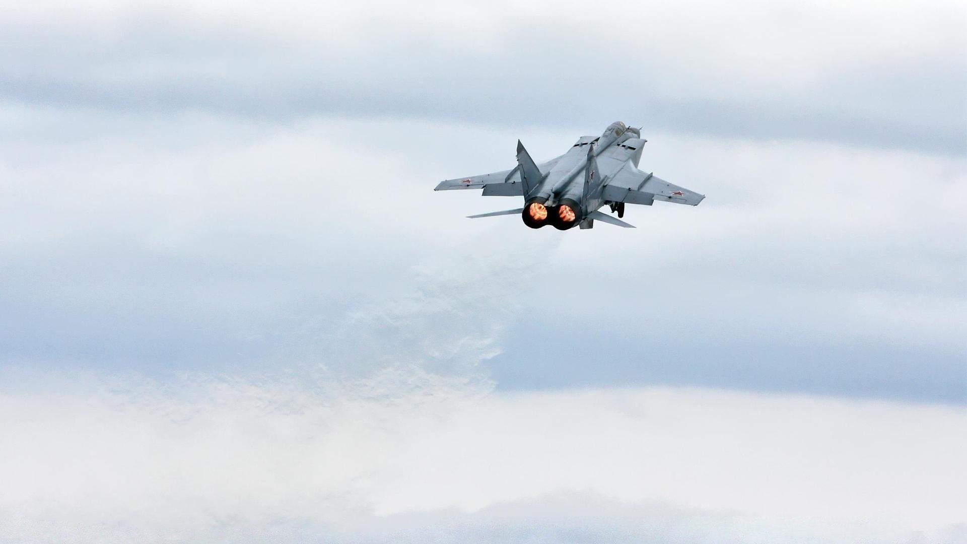 曼联3-2逆转热刺,凯恩梅开二度难掩失利,曼联引进凯恩